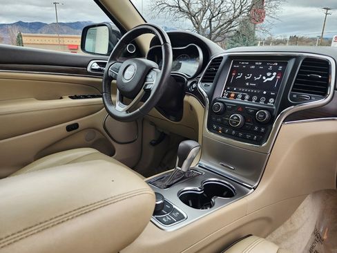 Used 2018 Jeep Grand Cherokee Overland image 20
