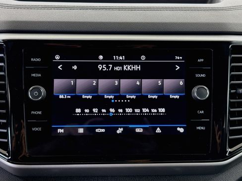 Used 2023 Volkswagen Atlas Cross Sport SE FWD image 21
