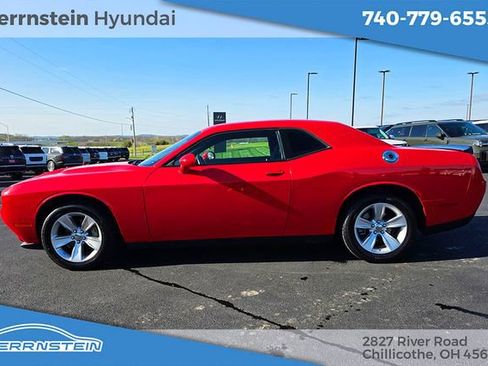 Used 2023 Dodge Challenger SXT RWD image 4