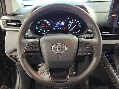 Used 2025 Toyota Sienna LE FWD image 26