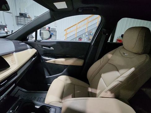 Used 2024 Cadillac XT4 Premium Luxury image 11