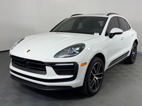 Certified 2024 Porsche Macan Base image 1