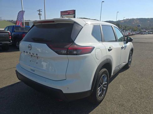 Used 2024 Nissan Rogue S FWD image 17