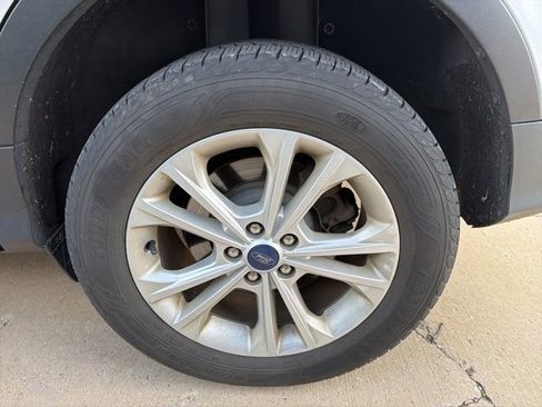 Used 2018 Ford Escape SEL image 13