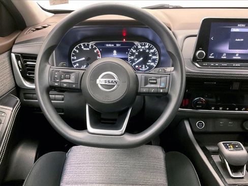 Used 2021 Nissan Rogue SV image 4