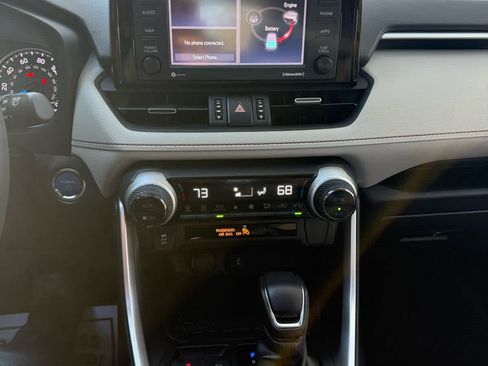 Used 2022 Toyota RAV4 XLE Premium image 19