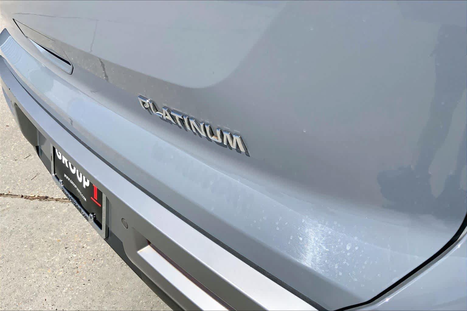 Used 2022 Nissan Pathfinder Platinum w/ Lighting Package (N93) FWD image 10