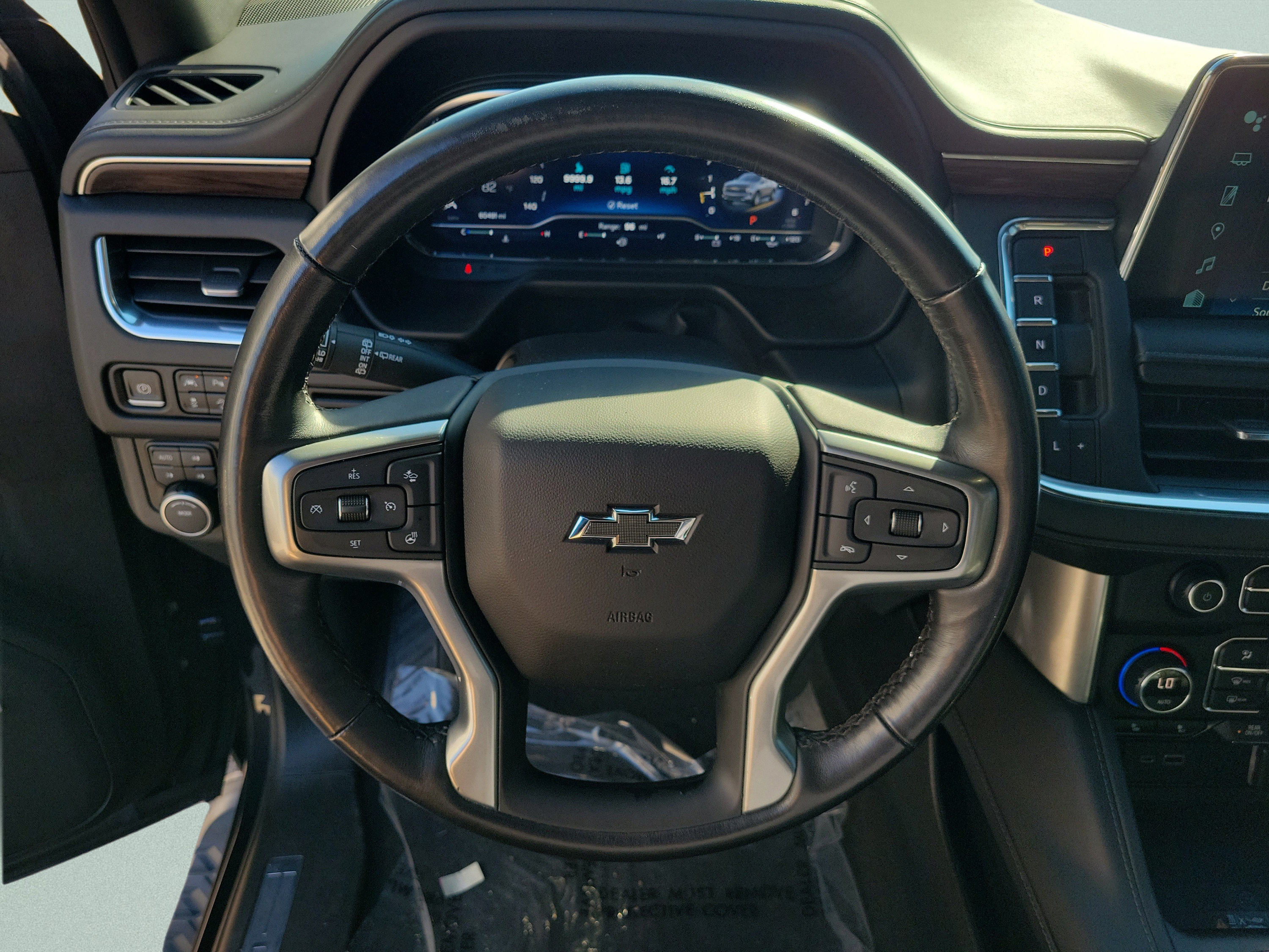Used 2022 Chevrolet Suburban Z71 w/ Luxury Package AWD/4WD image 24