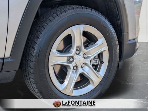 Certified 2024 Jeep Compass Latitude image 31