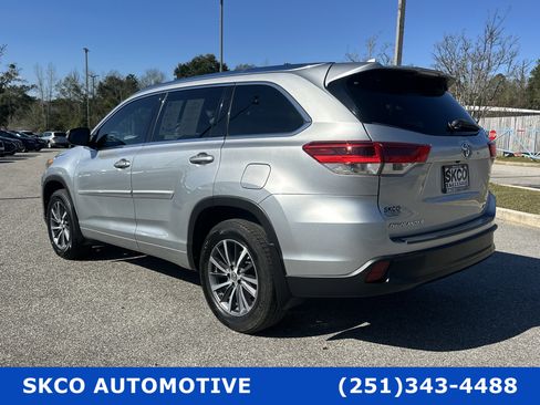 Used 2018 Toyota Highlander XLE image 3