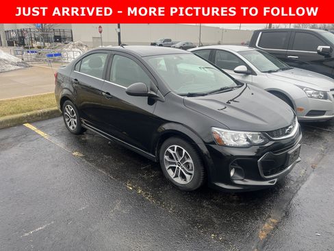 Used 2019 Chevrolet Sonic LT w/ Convenience Package image 2