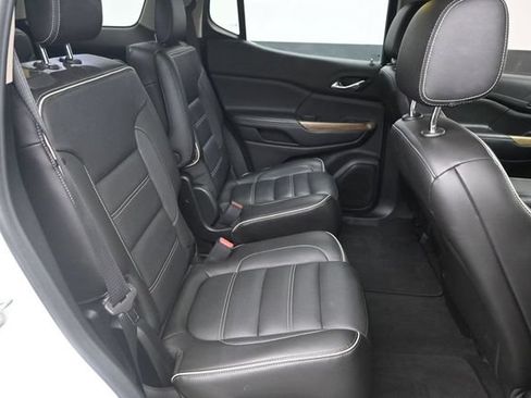 Used 2019 GMC Acadia Denali w/ Technology Package FWD image 22