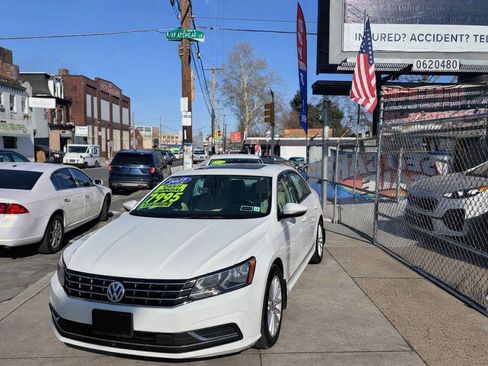 Used 2017 Volkswagen Passat 1.8T SE image 2