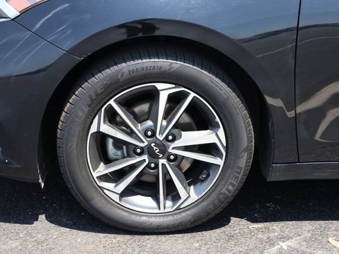 Used 2024 Kia Forte LXS FWD image 11