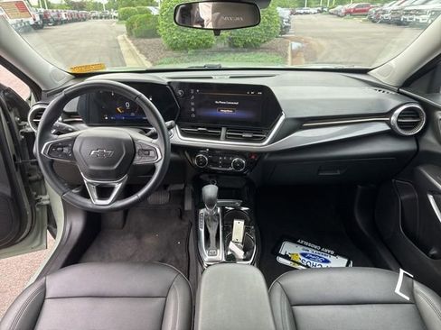 Used 2025 Chevrolet Trax ACTIV w/ Driver Confidence Package FWD image 26