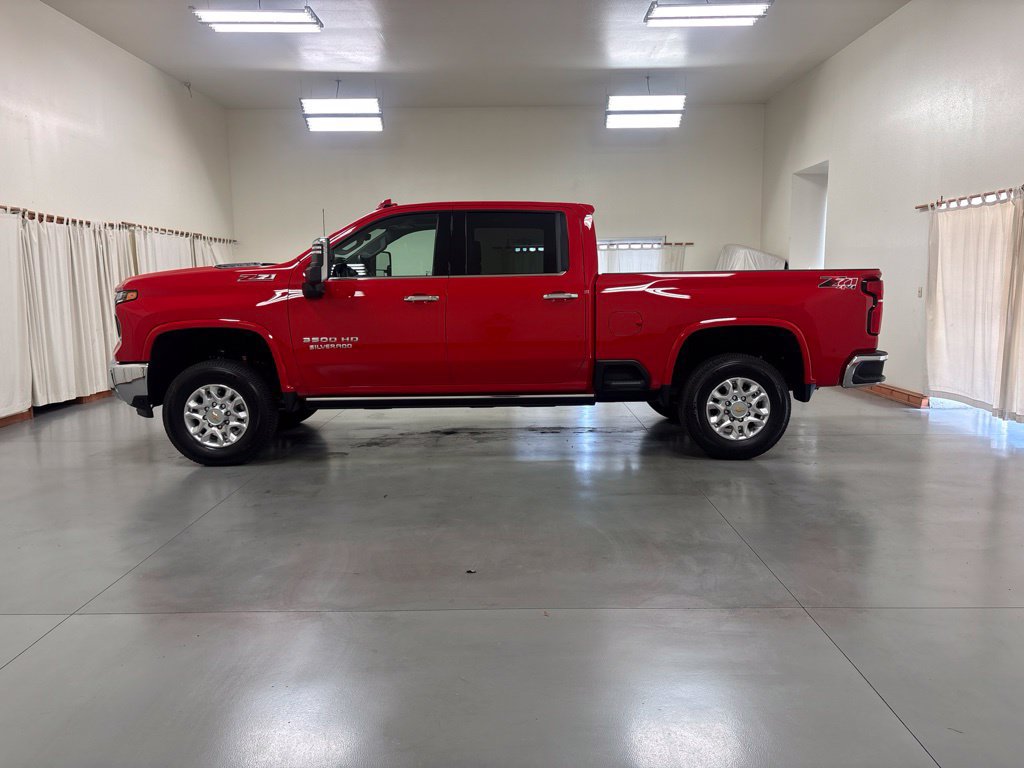 Used 2024 Chevrolet Silverado 3500 LTZ w/ LTZ Plus Package AWD/4WD image 5