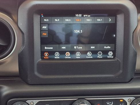 Used 2023 Jeep Gladiator Sport AWD/4WD image 15