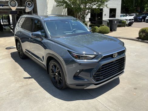 Used 2025 Toyota Grand Highlander FWD image 13