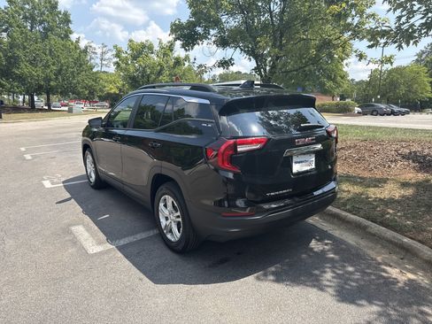 Used 2023 GMC Terrain SLE w/ Driver Convenience Package FWD image 8