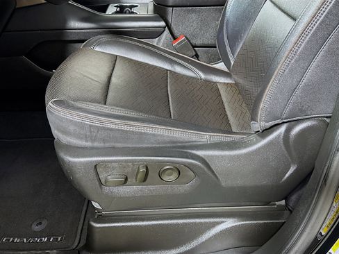 Used 2023 Chevrolet Suburban High Country image 23