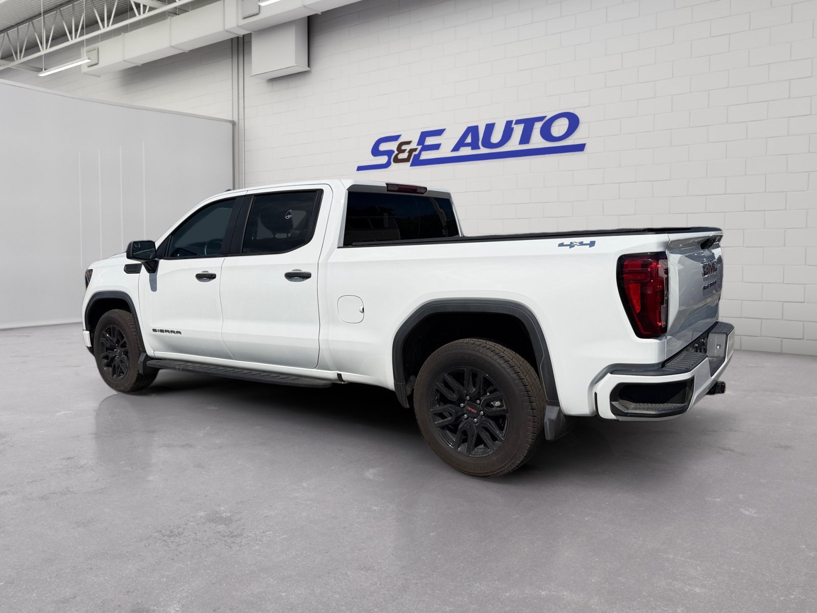 Used 2024 GMC Sierra 1500 Pro w/ Graphite Edition AWD/4WD image 3