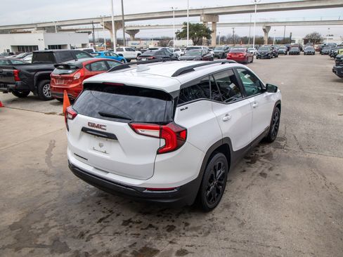 Used 2022 GMC Terrain SLE w/ Driver Convenience Package image 7