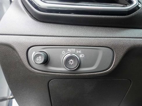 Used 2022 Chevrolet Bolt EUV LT w/ Comfort Package image 16