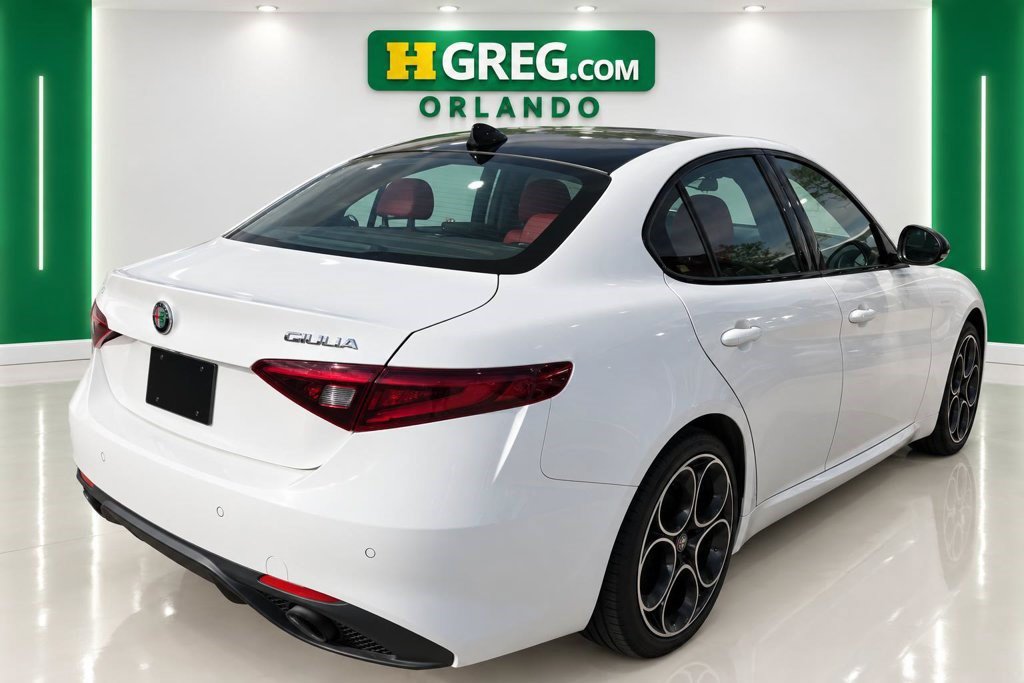 Used 2022 Alfa Romeo Giulia Veloce RWD image 6