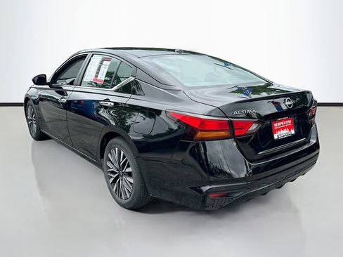 Used 2024 Nissan Altima 2.5 SV FWD image 8