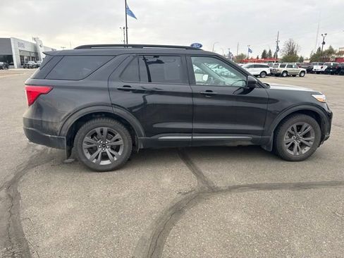 Used 2022 Ford Explorer XLT w/ Equipment Group 202A AWD/4WD image 11