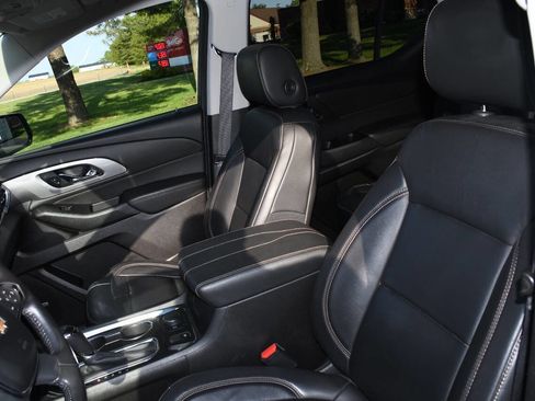 Used 2019 Chevrolet Traverse LT w/ LT Premium Package AWD/4WD image 12