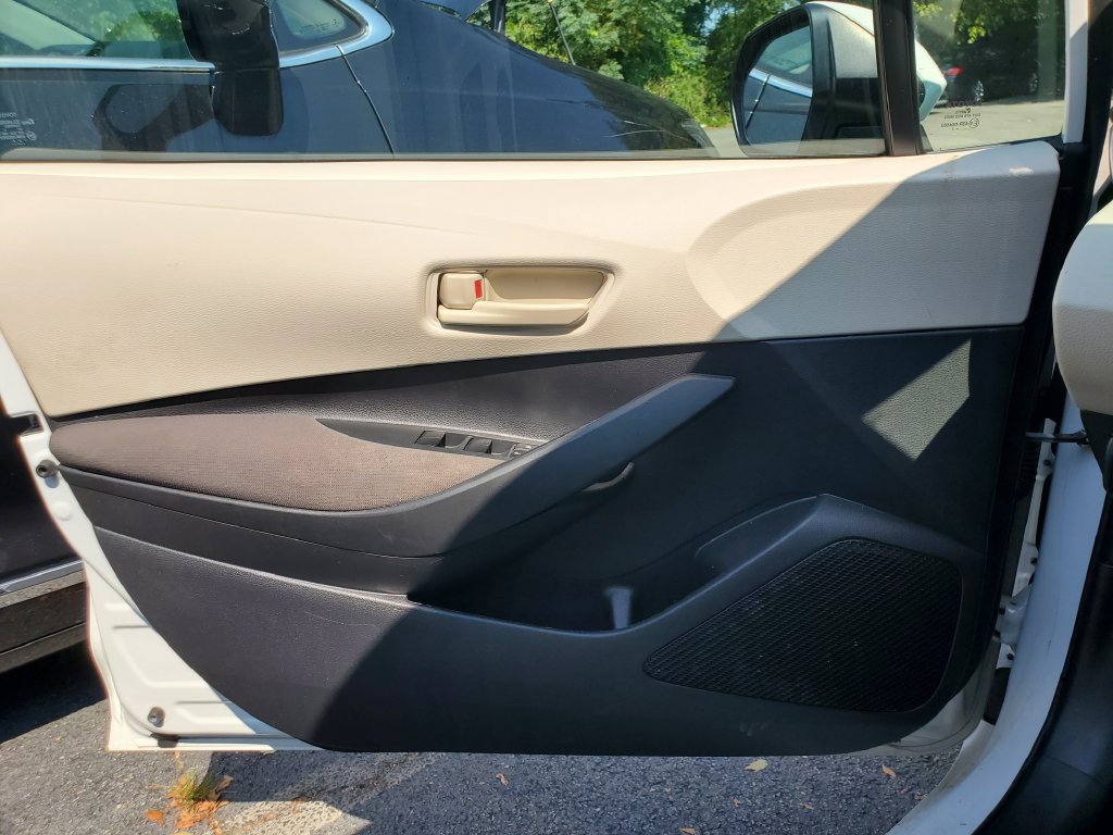 Used 2022 Toyota Corolla LE FWD image 31