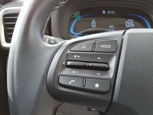 Certified 2024 Hyundai Venue SEL image 27