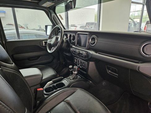 Used 2021 Jeep Wrangler Unlimited Sahara w/ Cold Weather Group AWD/4WD image 12