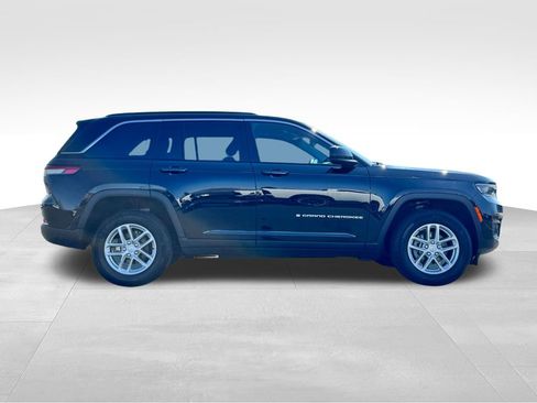 Used 2024 Jeep Grand Cherokee Laredo X AWD/4WD image 8