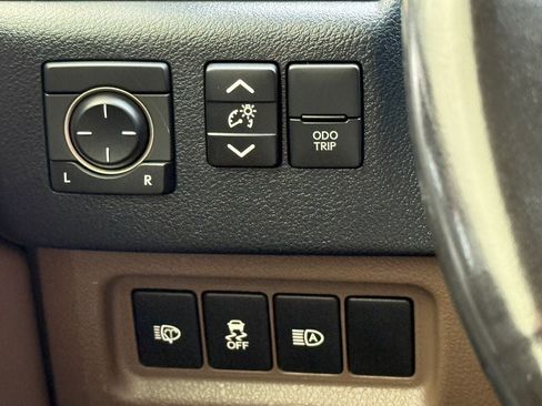 Used 2020 Lexus GX 460 Premium w/ Premium Package AWD/4WD image 18