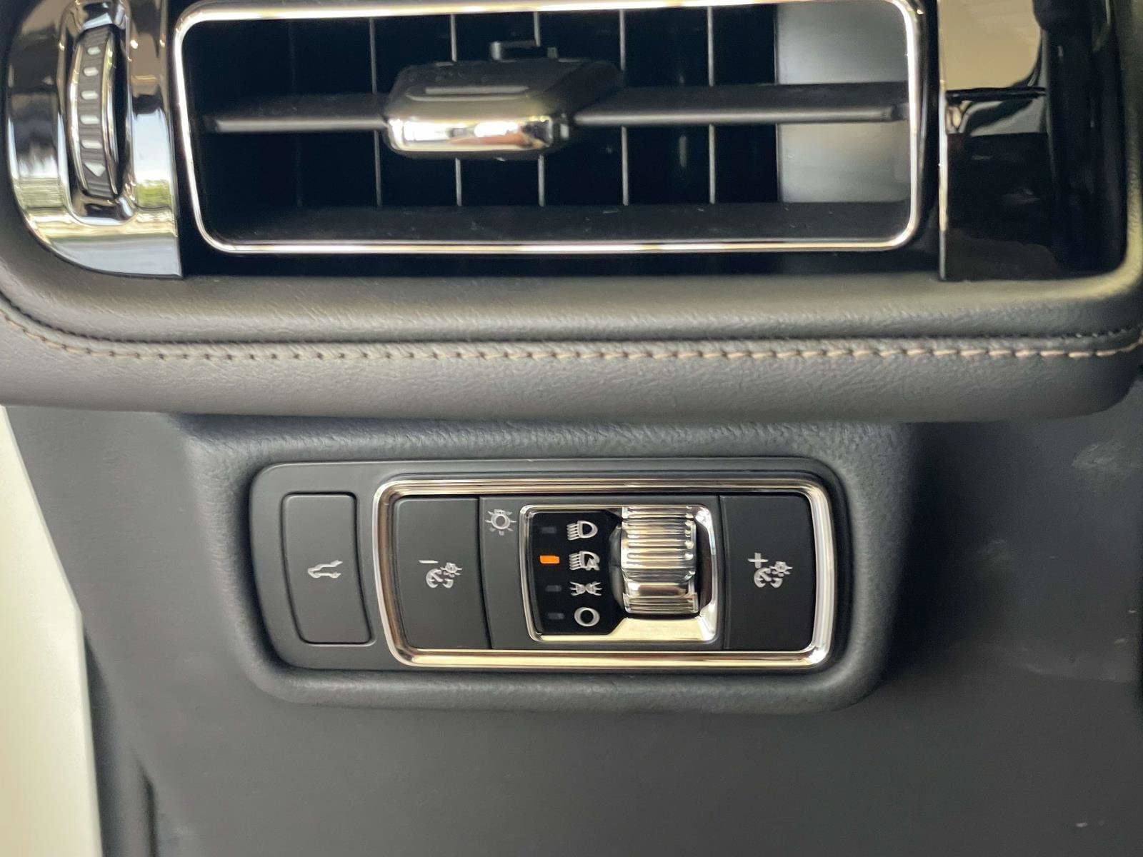 Certified 2026 Lincoln Aviator AWD w/ Jet Appearance Package image 30