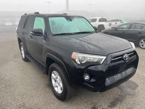 Used 2024 Toyota 4Runner SR5 Premium image 3