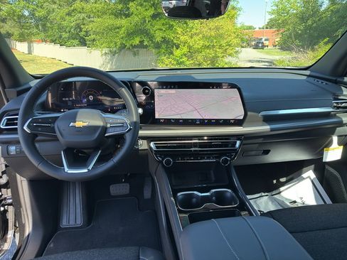 New 2026 Chevrolet Traverse LT w/ Sun and Wheel Package FWD image 19