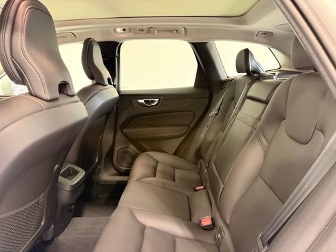 Used 2020 Volvo XC60 T6 Momentum w/ Advanced Package AWD/4WD image 11