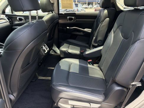 Used 2023 Kia Sorento EX w/ Panoramic Sunroof Package FWD image 12