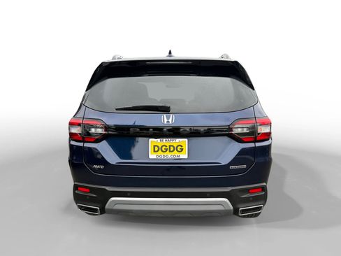 Used 2025 Honda Pilot Touring image 4