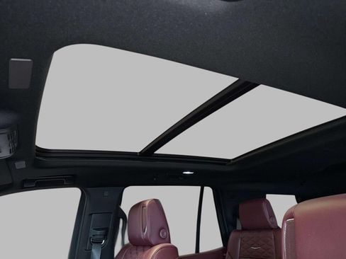 Used 2026 Cadillac Escalade Luxury w/ LPO, Floor Liner Package AWD/4WD image 23
