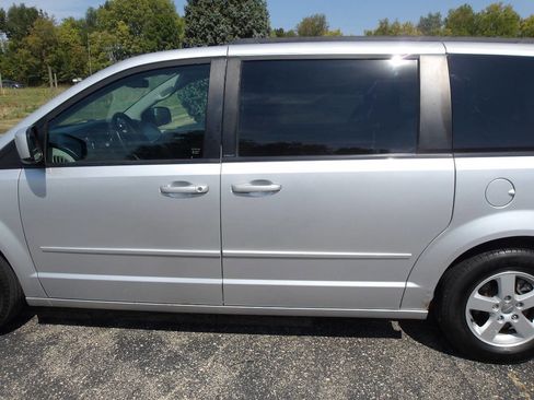 Used 2012 Dodge Grand Caravan SXT w/ Entertainment Group 1 image 34