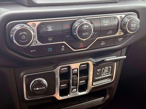 Used 2023 Jeep Wrangler Unlimited Sahara image 27