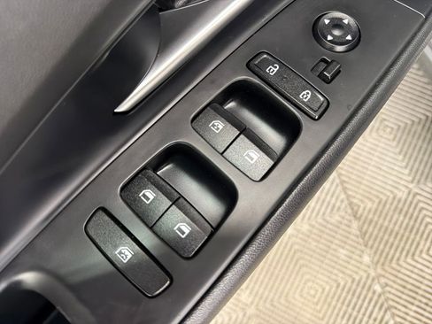 Used 2025 Hyundai Elantra SEL image 18