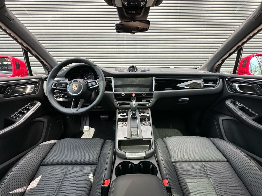 Used 2026 Porsche Macan AWD/4WD image 6