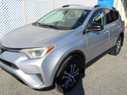 Used 2017 Toyota RAV4 LE image 4