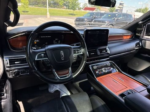 Used 2018 Lincoln Navigator Reserve w/ Technology Package AWD/4WD image 18