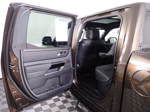 Used 2025 Toyota Tundra Limited AWD/4WD image 39